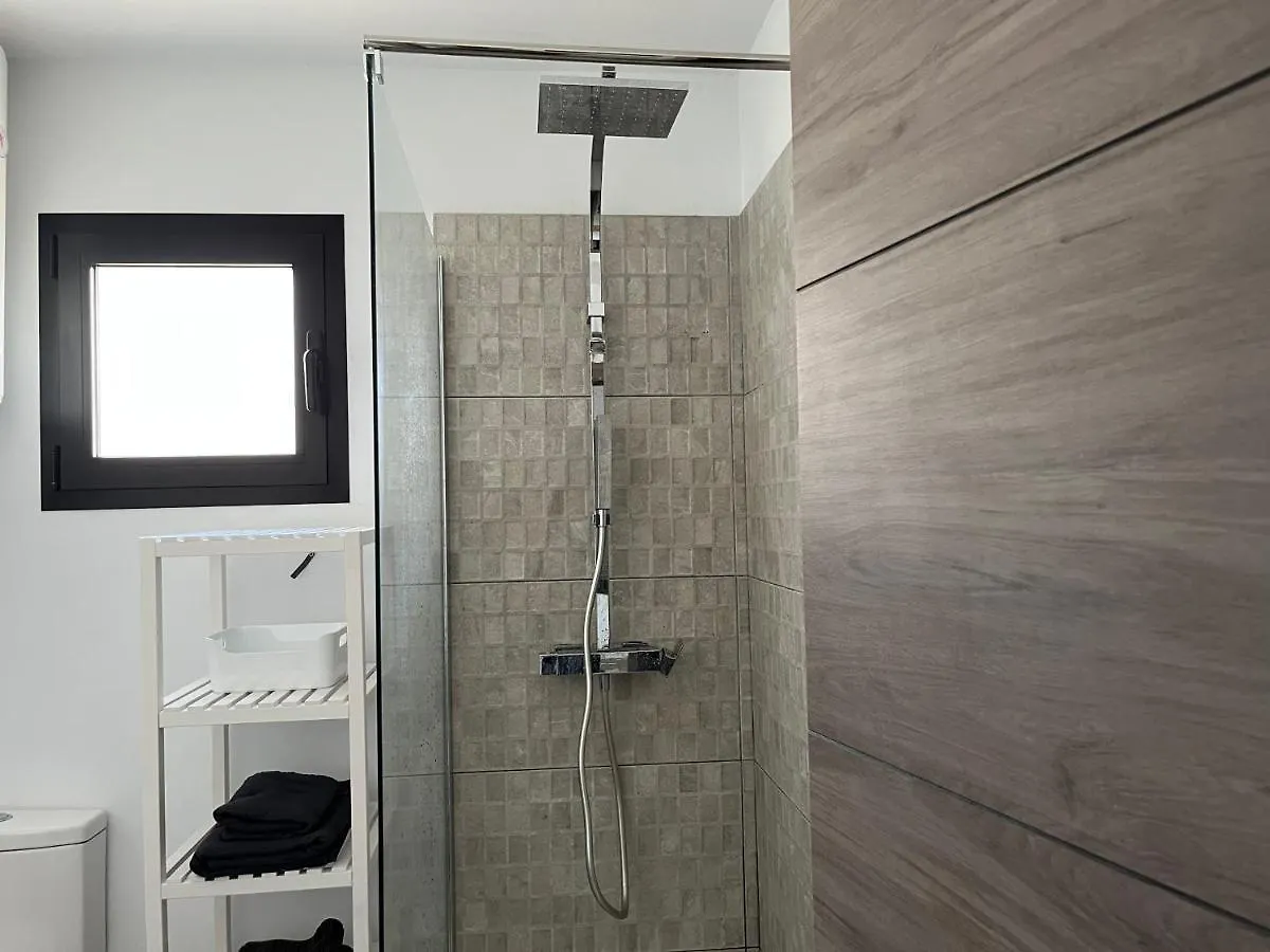 Modern 2 Bed Apartment, Private Roof Terrace With Jacuzzi - Competa Centre - Casa De La Plaza Daire