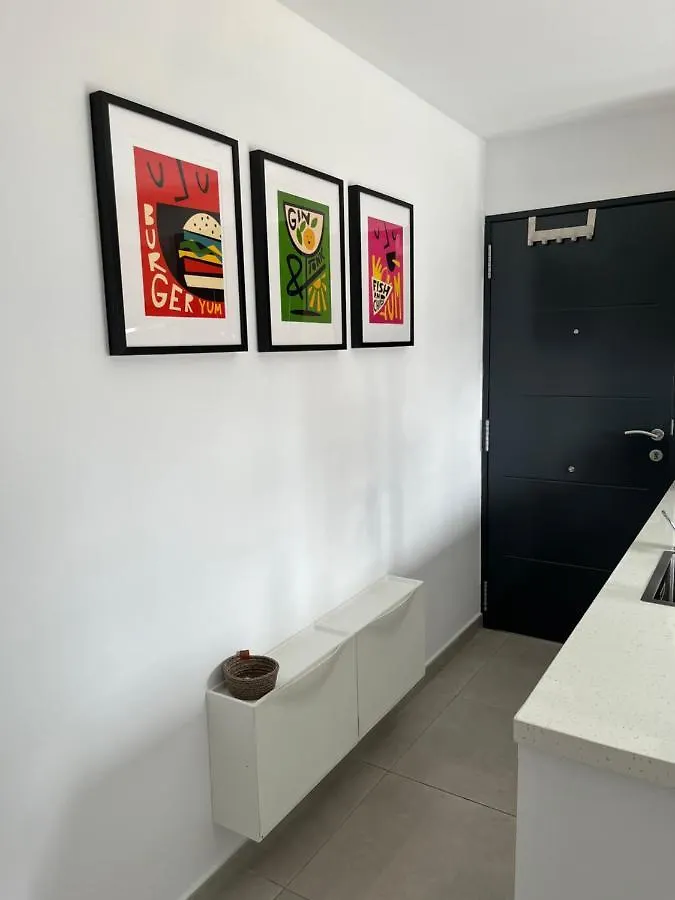 Modern 2 Bed Apartment, Private Roof Terrace With Jacuzzi - Competa Centre - Casa De La Plaza