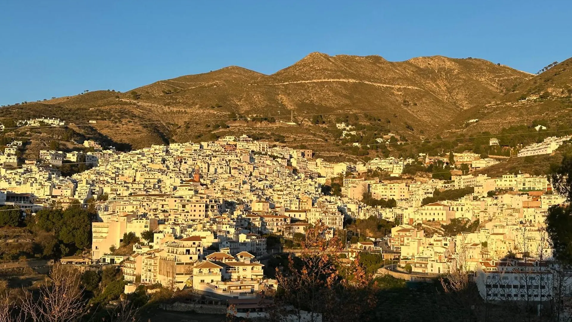 Daire Modern 2 Bed Apartment, Private Roof Terrace With Jacuzzi - Competa Centre - Casa De La Plaza İspanya