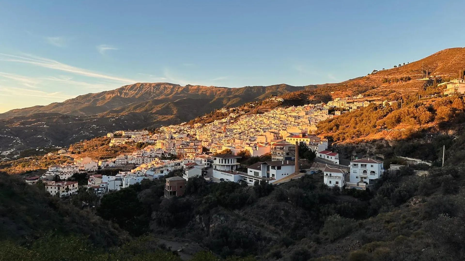 Modern 2 Bed Apartment, Private Roof Terrace With Jacuzzi - Competa Centre - Casa De La Plaza