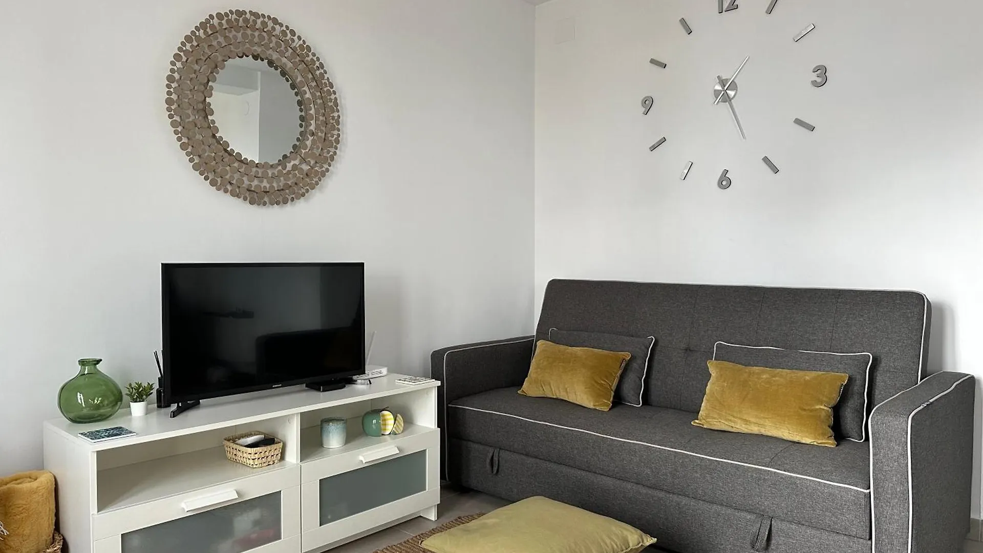 Modern 2 Bed Apartment, Private Roof Terrace With Jacuzzi - Competa Centre - Casa De La Plaza Daire