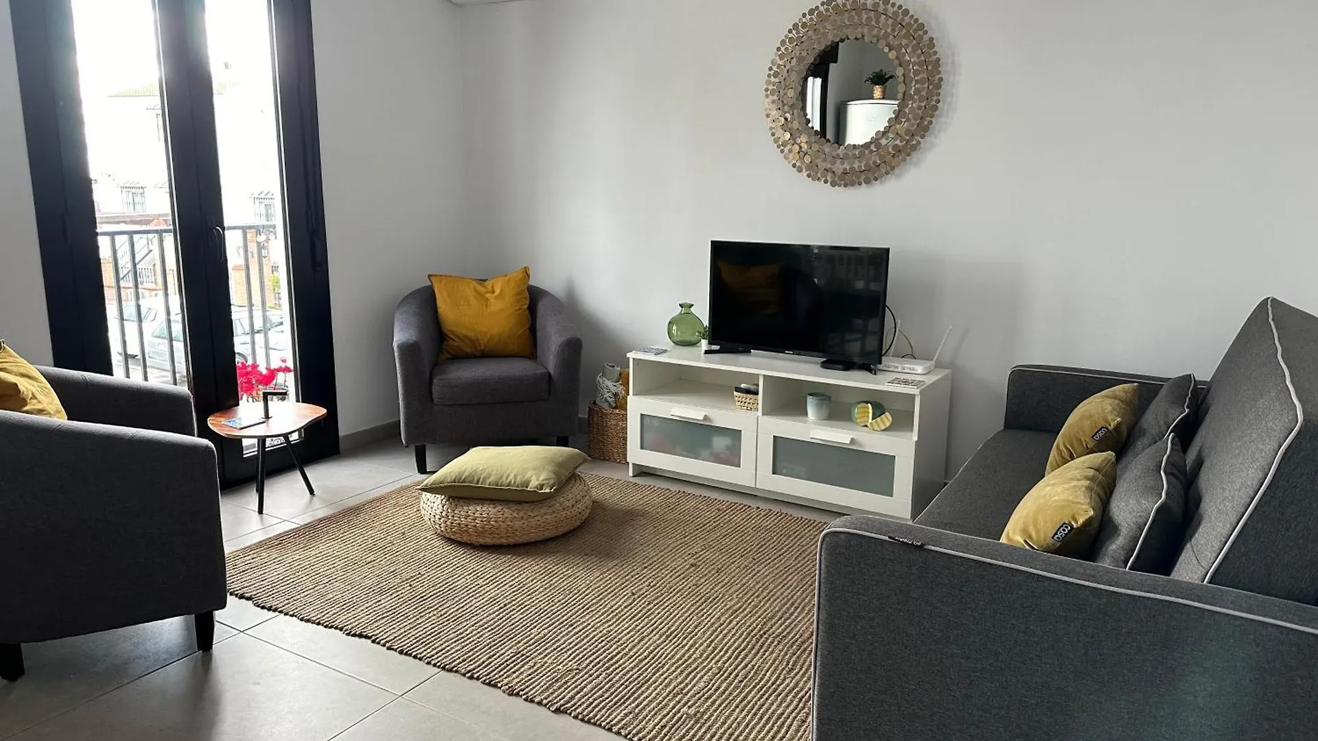 Modern 2 Bed Apartment, Private Roof Terrace With Jacuzzi - Competa Centre - Casa De La Plaza